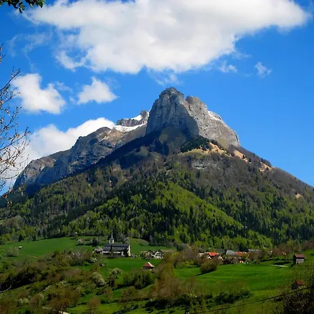 Le Chant Du Loup Holiday home *